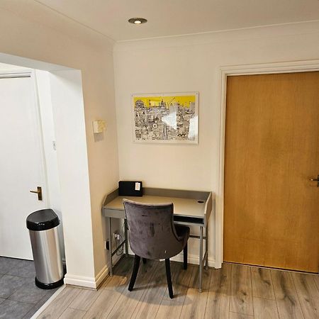 Redcot Gardens Stamford 4 Bed Contractor Familt Home With Parking Екстер'єр фото