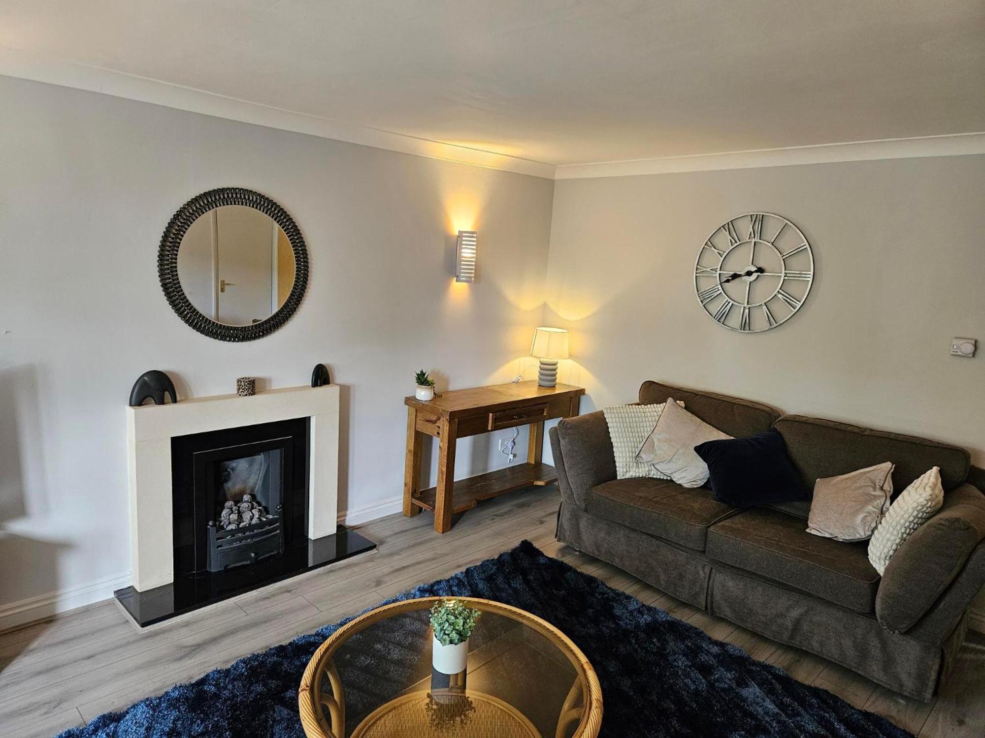 Redcot Gardens Stamford 4 Bed Contractor Familt Home With Parking Екстер'єр фото