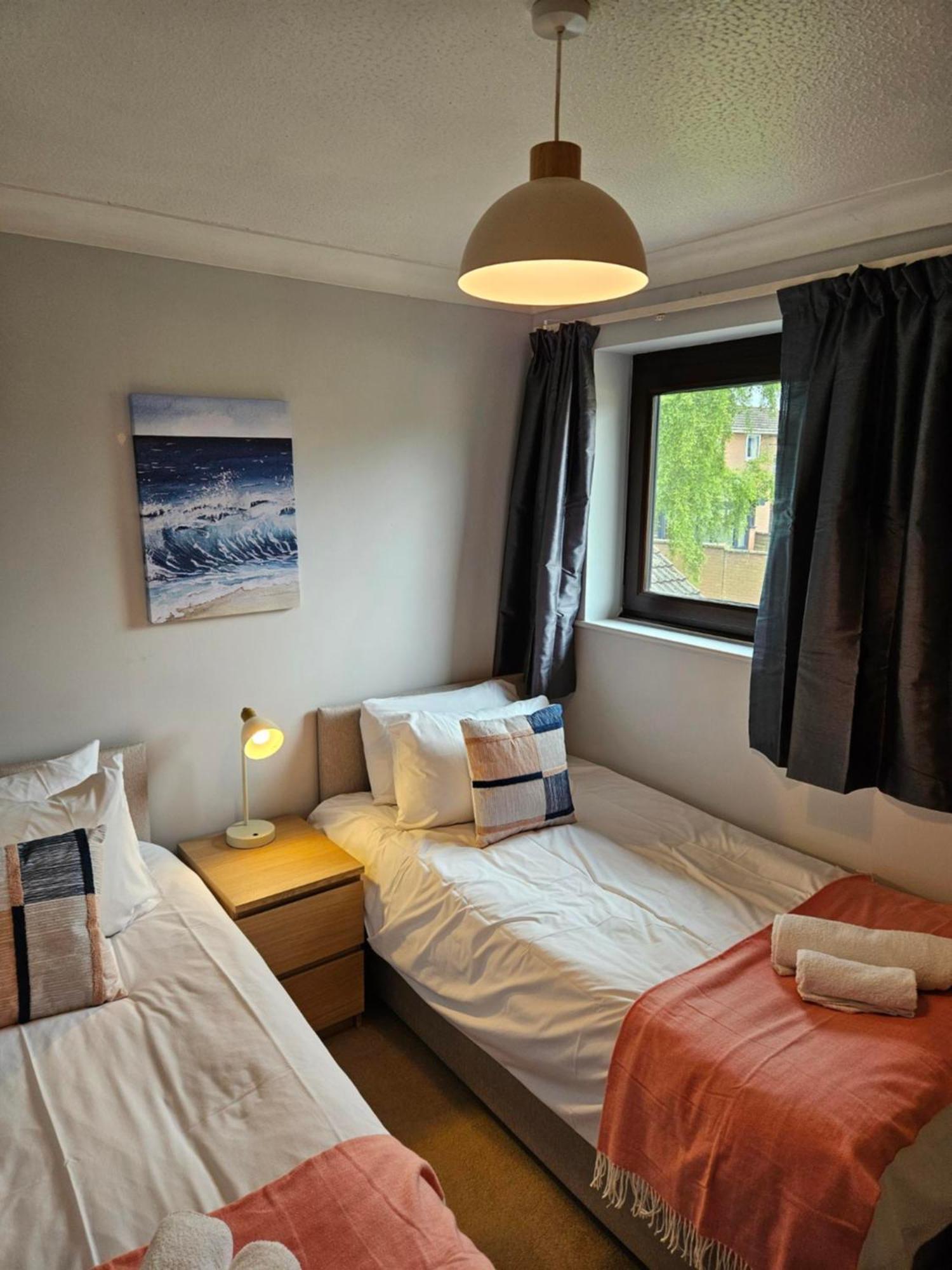 Redcot Gardens Stamford 4 Bed Contractor Familt Home With Parking Екстер'єр фото