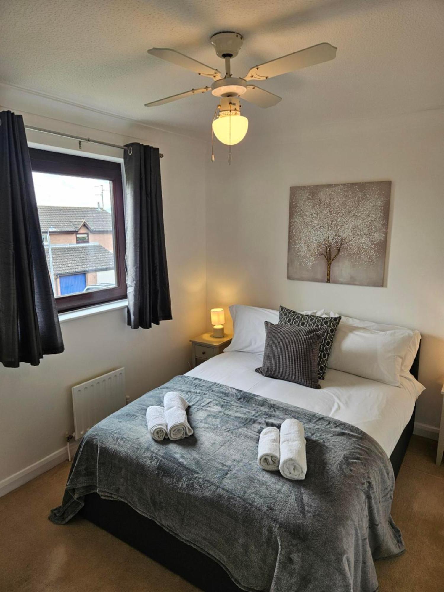 Redcot Gardens Stamford 4 Bed Contractor Familt Home With Parking Екстер'єр фото