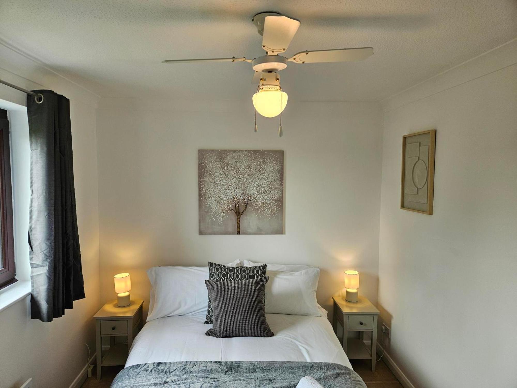 Redcot Gardens Stamford 4 Bed Contractor Familt Home With Parking Екстер'єр фото