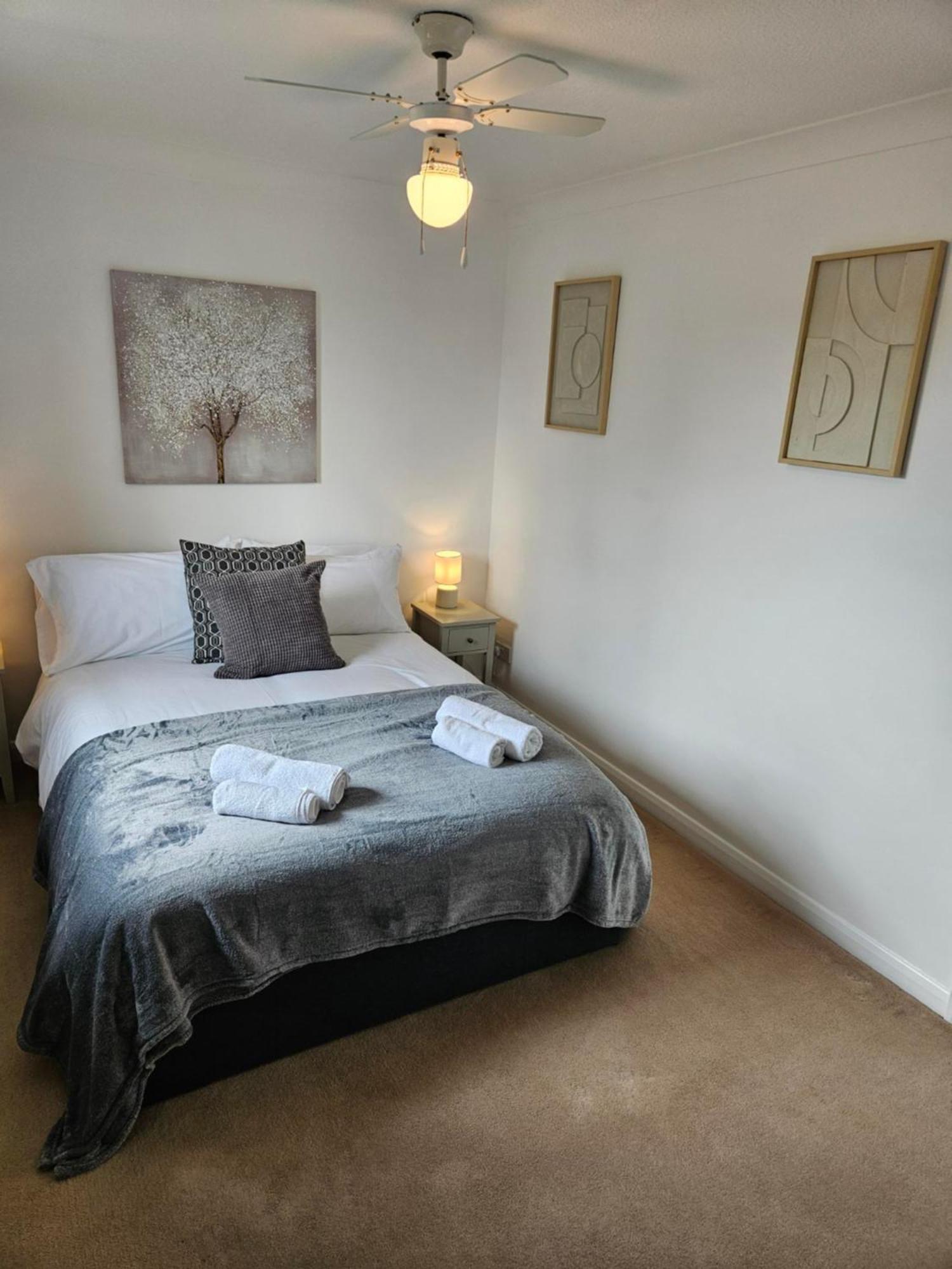 Redcot Gardens Stamford 4 Bed Contractor Familt Home With Parking Екстер'єр фото