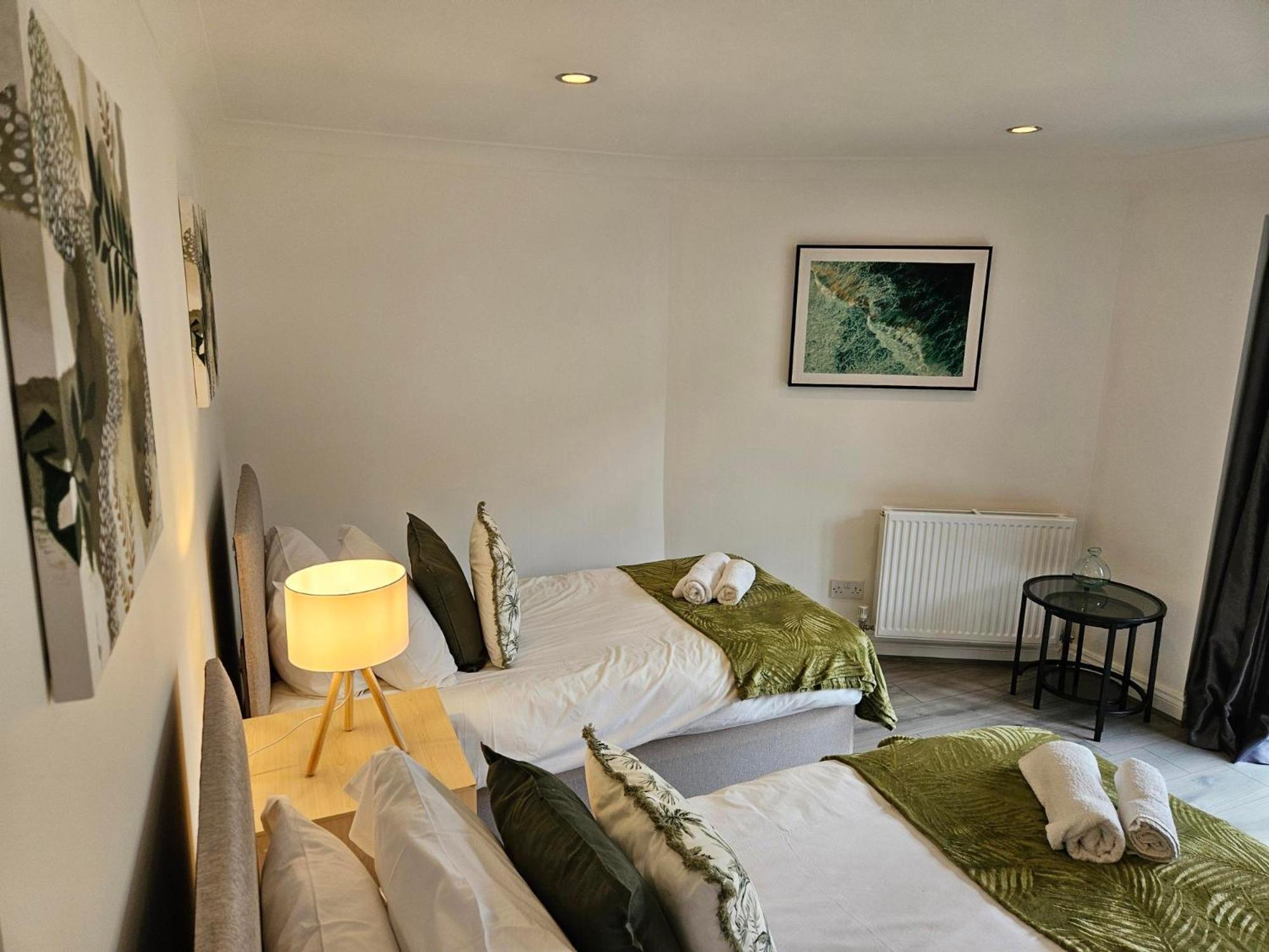 Redcot Gardens Stamford 4 Bed Contractor Familt Home With Parking Екстер'єр фото