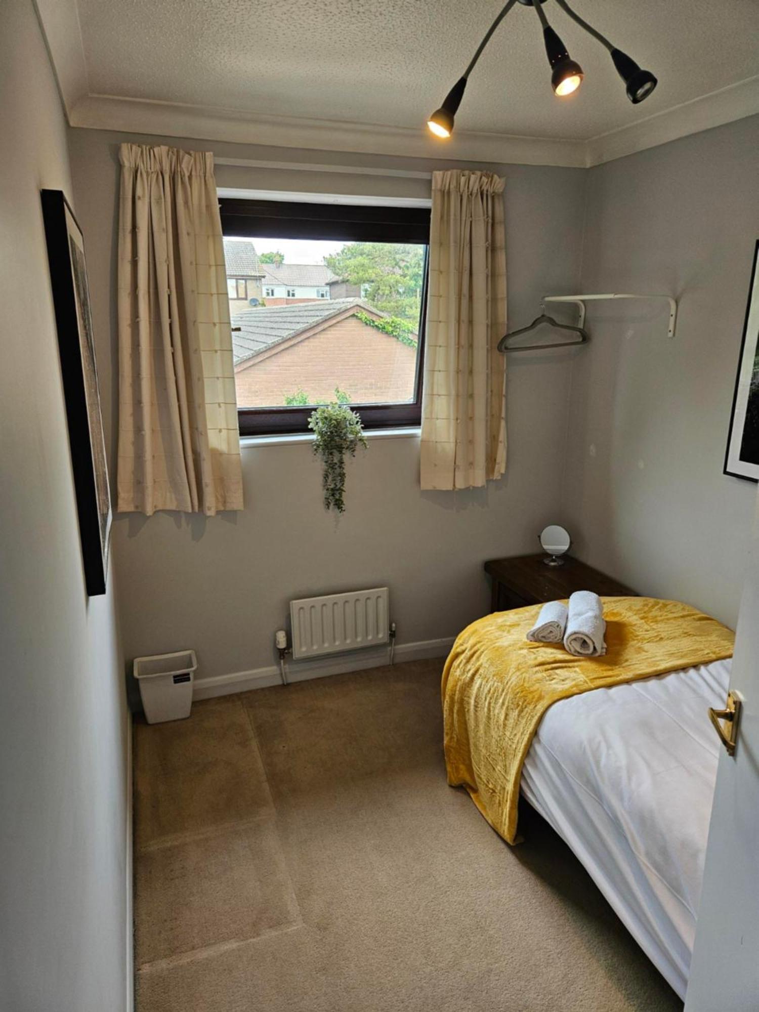 Redcot Gardens Stamford 4 Bed Contractor Familt Home With Parking Екстер'єр фото
